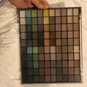 100 eyeshadow palette